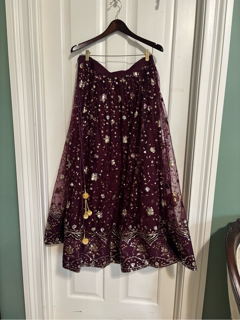 Women’s beautiful Burgundy Floral Embellished Lehenga Set Medium - Picture 10 of 16